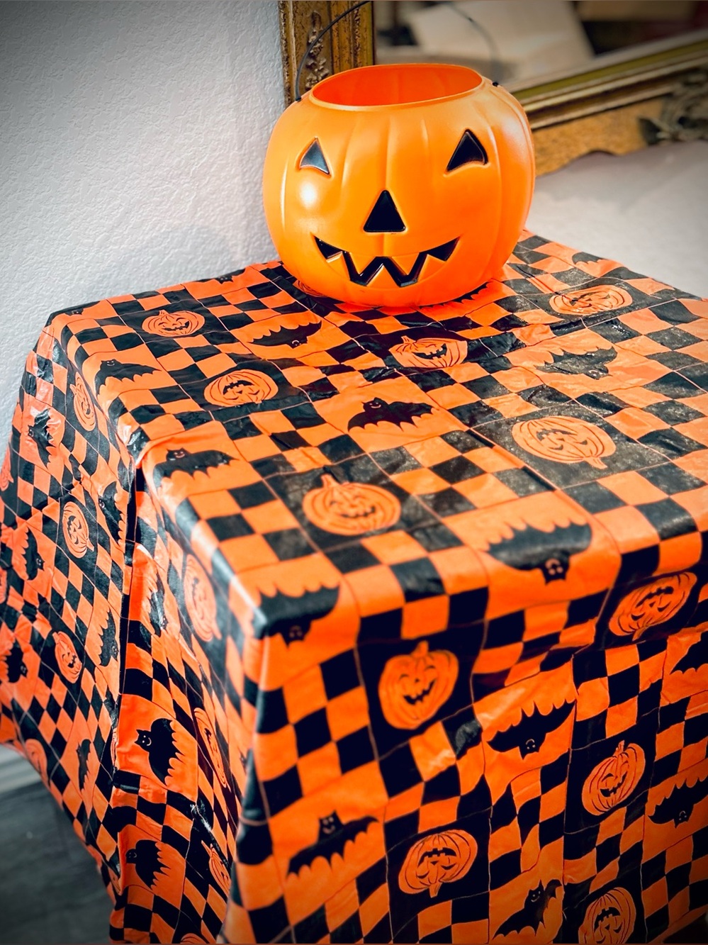 Vintage Halloween Vinyl Tablecloth Pumpkins Retro Jack-O-Lanterns  Bats 60x100